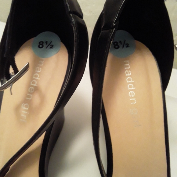 Shoes - Picture 2 of 12